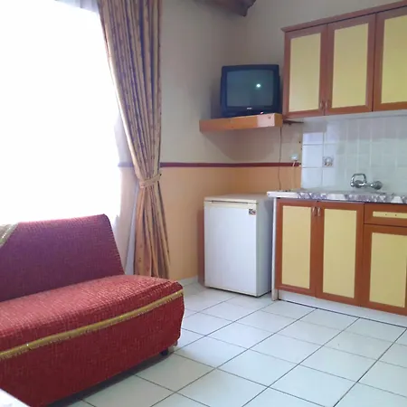 Life アパートホテル 3*