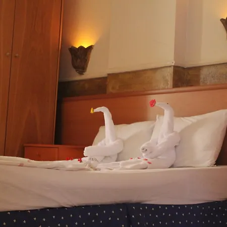 Aparthotel Life 3*