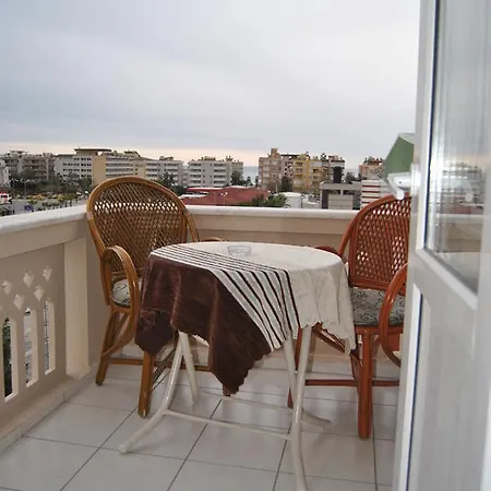 Aparthotel Life 3*
