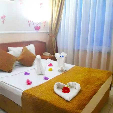 Aparthotel Life 3*