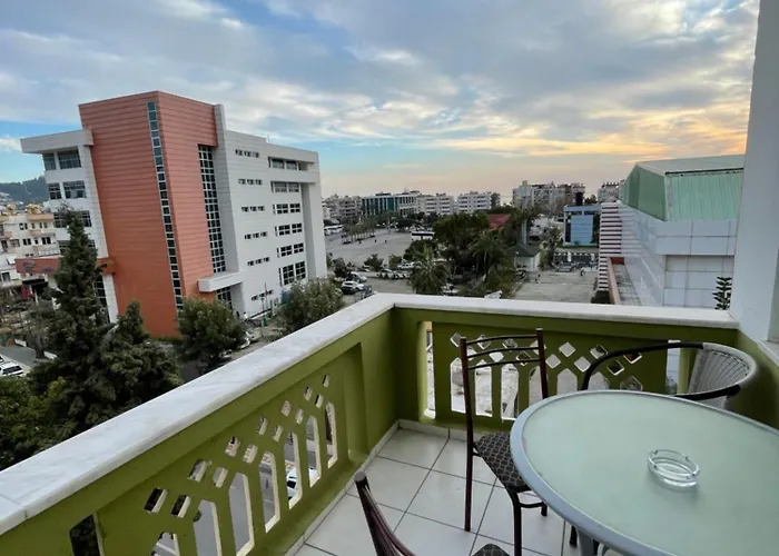 Life Apartmanhotel 3*